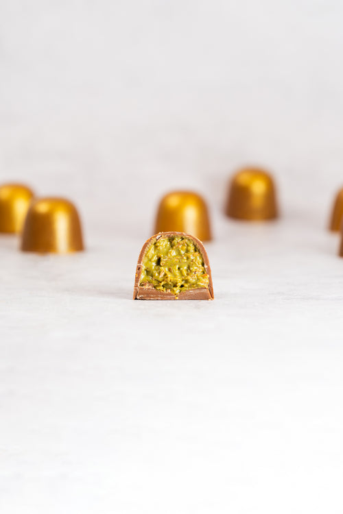 Dubai Style Bonbons – 9 Pieces – 45% Pistachio & Knafeh Filling with Crispy Kataifi Pastry – Gold Edition