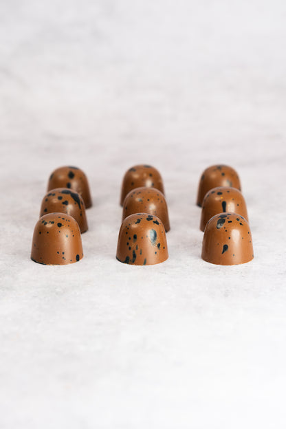 Bueno Pralines – Bueno filling Milk Chocolate Pralines – 9 Pieces in a Luxury Gift Box